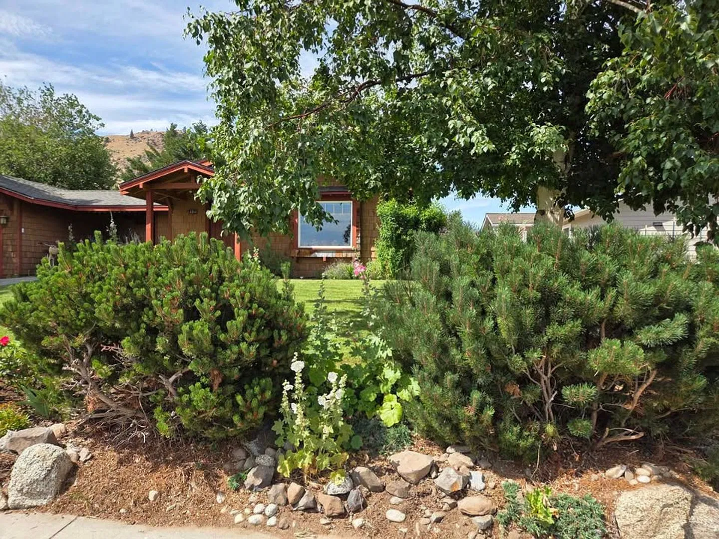 Move In Special Adorable 2 Bedroom House For Rent In Quiet Entiat! — Photo 2
