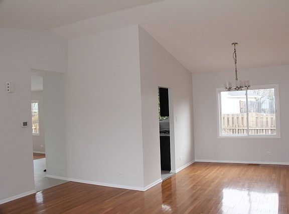 5th image of 1024 E Meadow Lake Dr