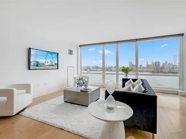 2 2nd Street image 1 of 28