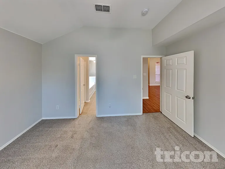 1012 Rachel St — Photo 9