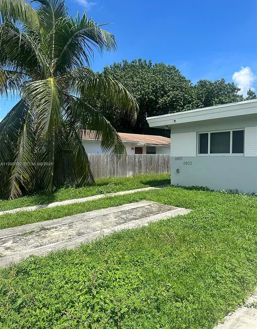 Groveland Pk — Photo 1