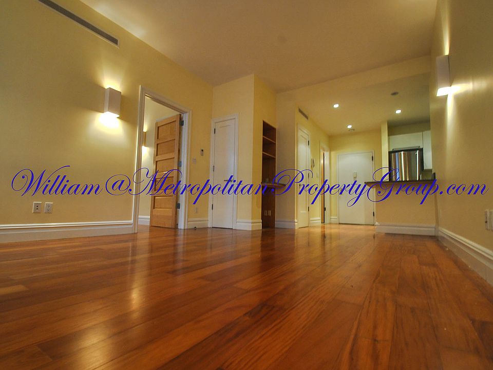 1st image of 160 W 72nd St