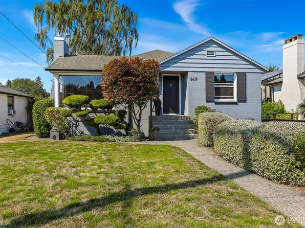 2617 32nd Avenue W, Seattle, WA 98199