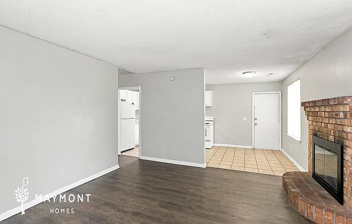 3 bed, 1.0 bath, 940 sqft, $1,875 — Photo 4