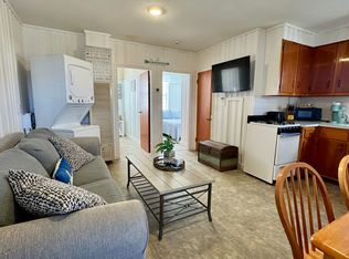 21 Auburn Ave, Hampton, NH 03842