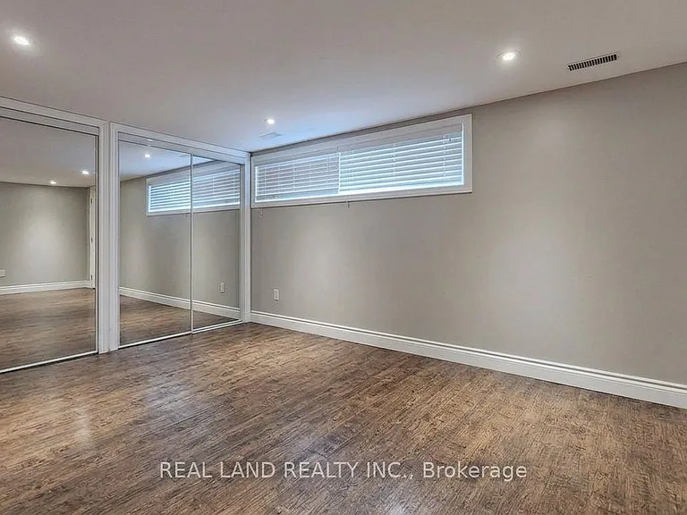 26 Glamis Ave — Photo 7
