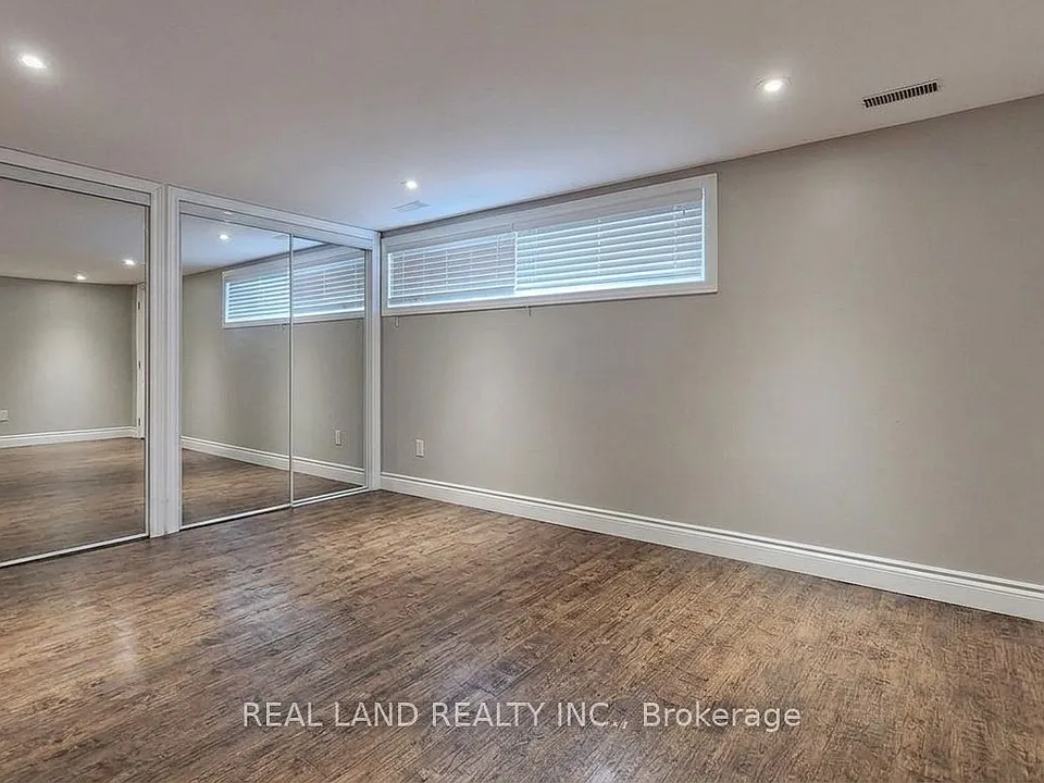 26 Glamis Ave