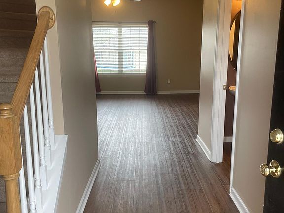3rd image of 160 White Oak Trce