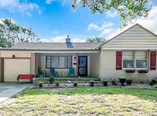 752 S Edgemoor Dr, Wichita, KS 67218