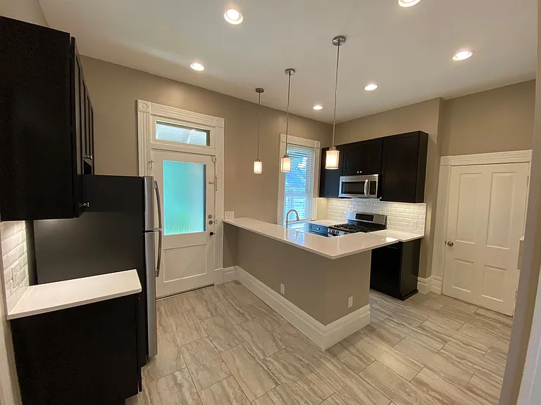 W King Ave 101-101.5 MLR — Photo 11