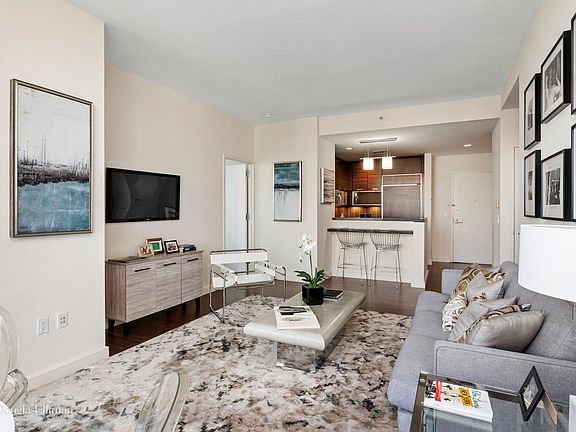 3rd image of 101 W 24th St APT 29E