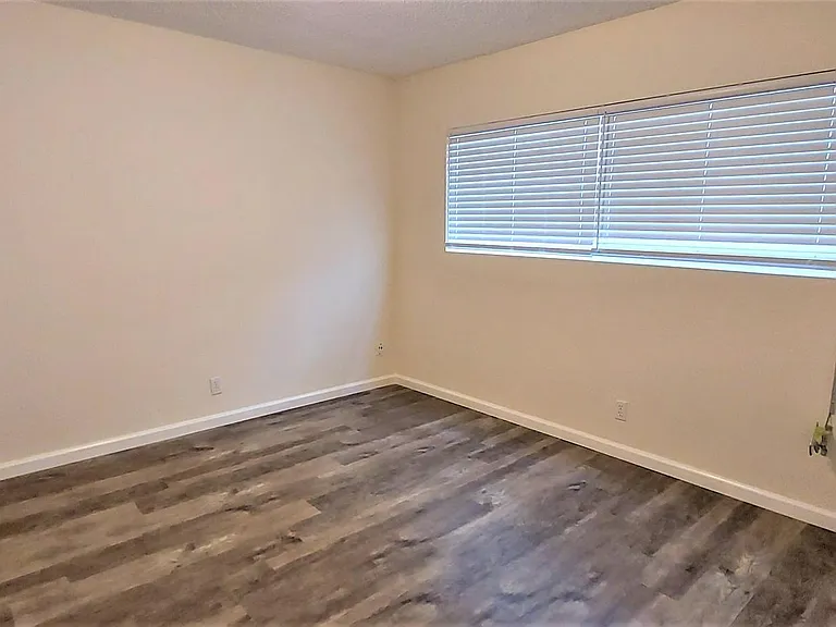 12704 Cedar Ave #B — Photo 15