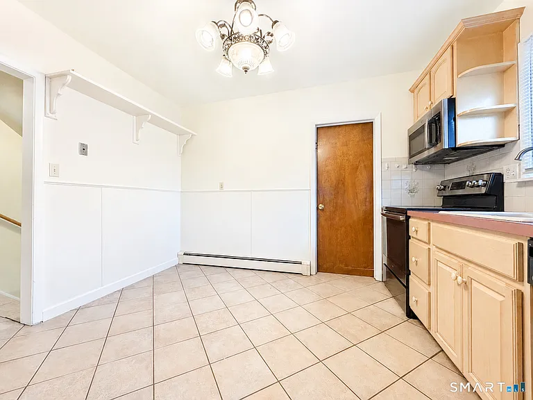 291 Strawberry Hill Ave — Photo 7
