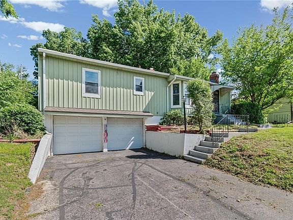 2nd image of 4906 NE 35th St