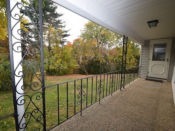 4th image of 18 Woodburn Dr
