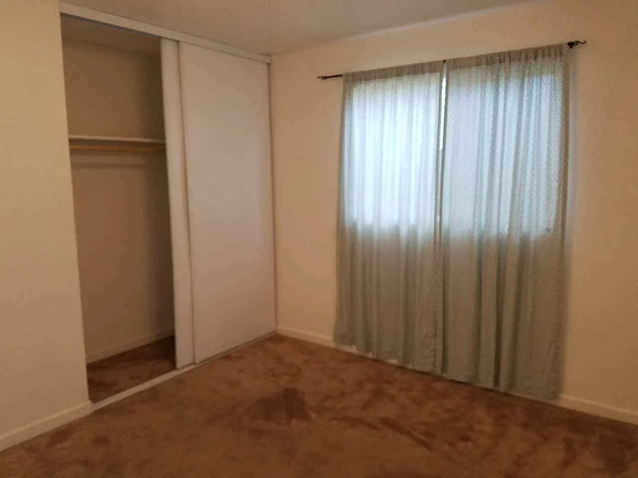 2 bed, 860 sqft, $1,800 — Photo 2
