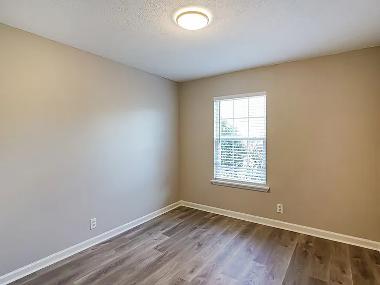 7016 S Hampton Blvd — Photo 14