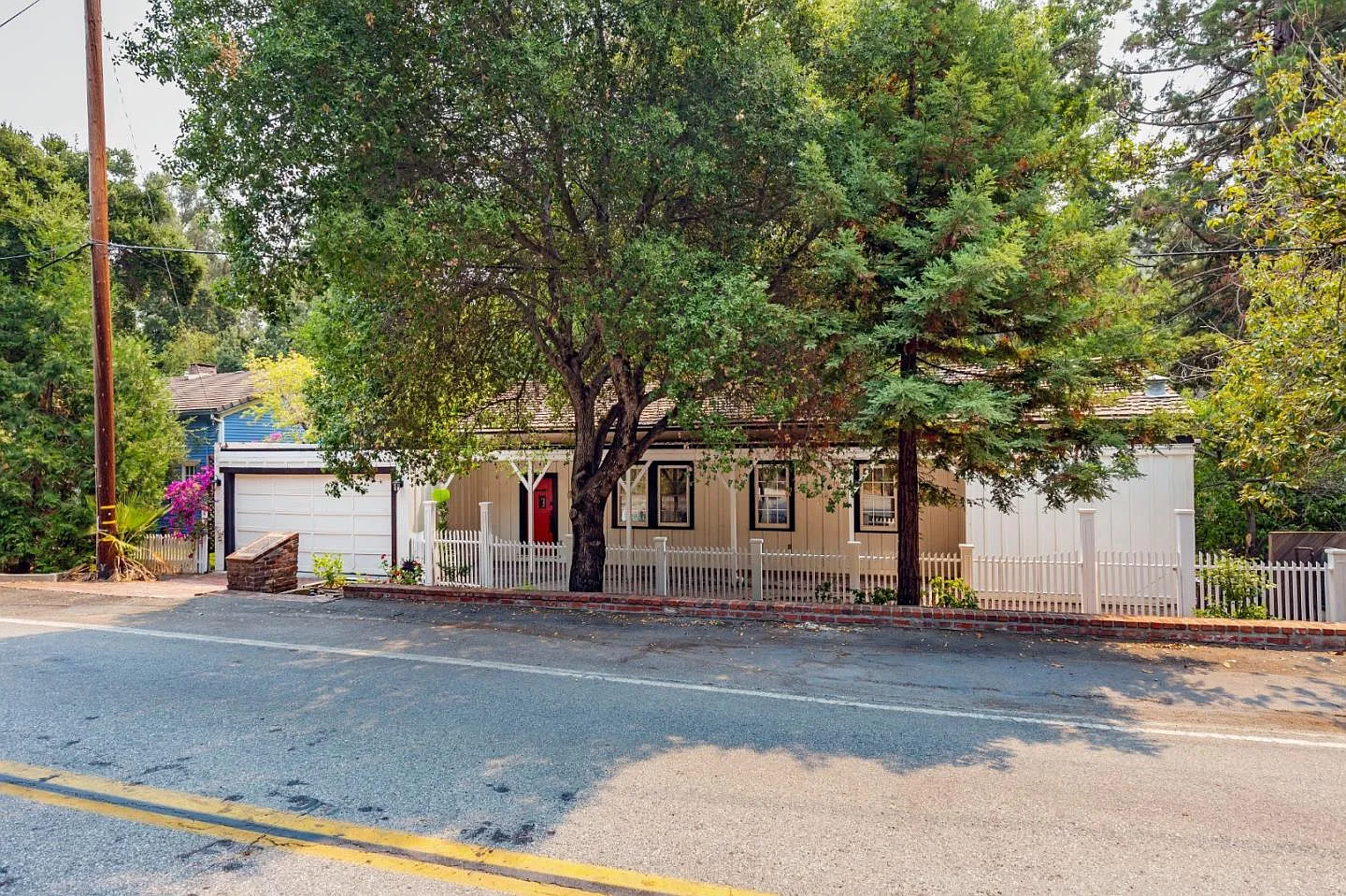 21474 Almaden Rd photo 1