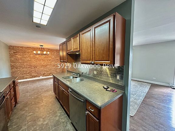 5th image of 5929 Oakwood Dr