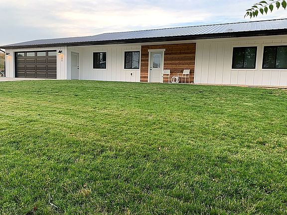 2nd image of 185 W Brundage Ln
