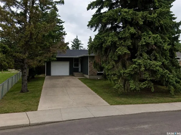 330 Acadia DRIVE, Saskatoon, SK S7H 3V6