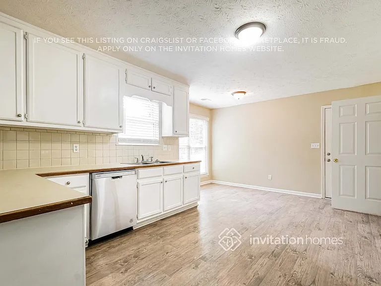 1570 Canberra Dr — Photo 8