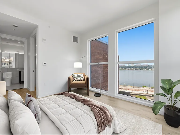 636 W 158th St #8E — Photo 7
