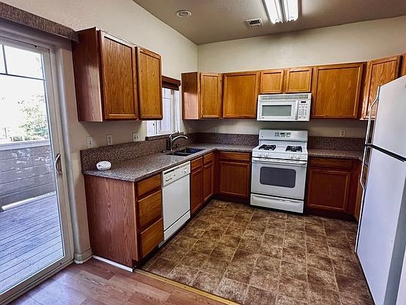 5th image of 4120 Amber Marie Ln