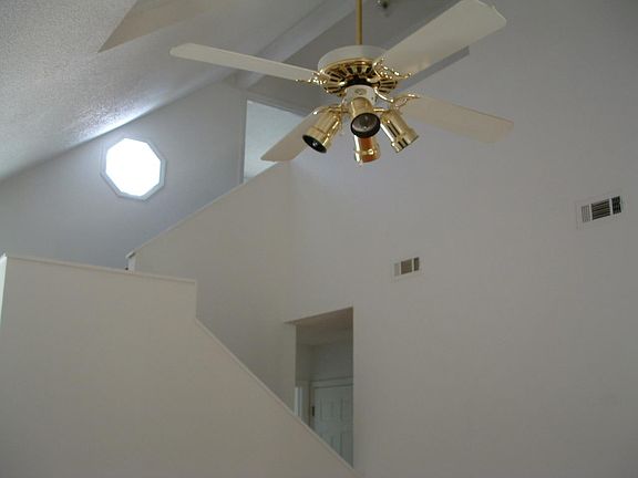 5th image of 100 Mosspoint Dr