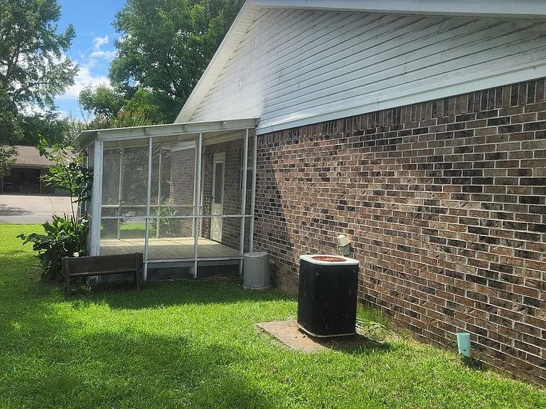 515 S Johnson St — Photo 3