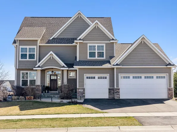 2559 Woods Dr, Victoria, MN 55386