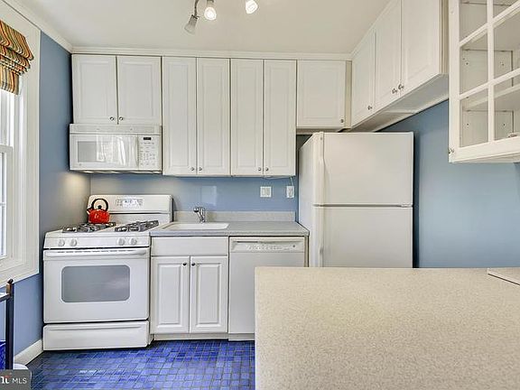 4th image of 1301 S Cleveland St APT 352
