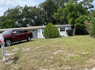 945 Golden Isle Dr, Mount Dora, FL 32757