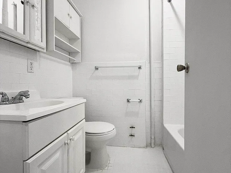 394 Manhattan Ave #3L — Photo 7