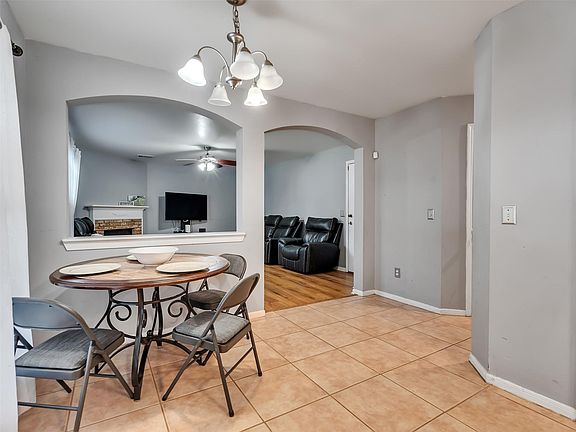 4th image of 3038 Silver Spur Dr