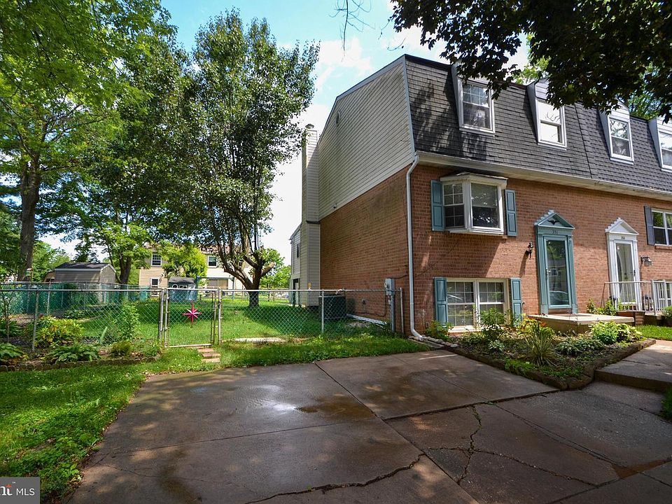 1st image of 351 Bishop Ct