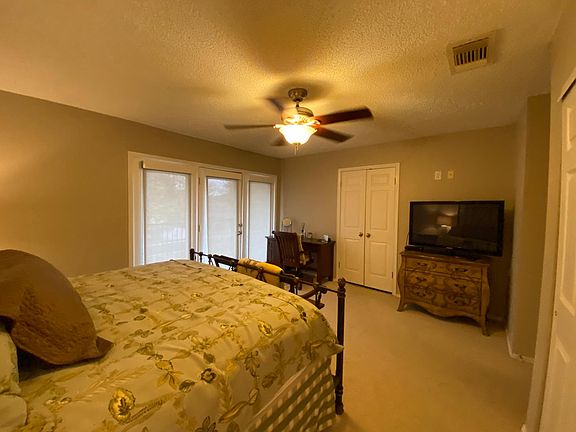 3rd image of 539 Woodlake Dr #8