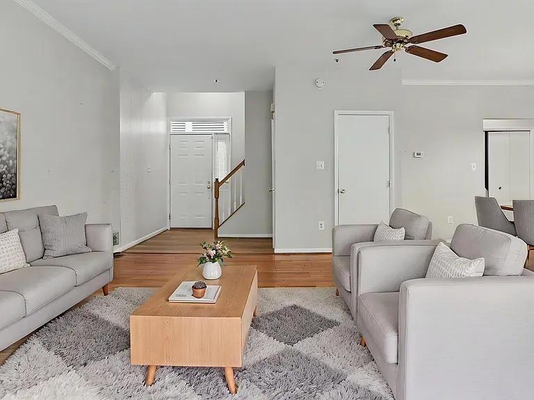 10225 Cove Ledge Ct — Photo 3