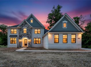 21072 Cedar Creek Dr, Strongsville, OH 44149