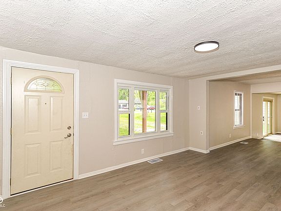 3rd image of 1314 N High School Rd