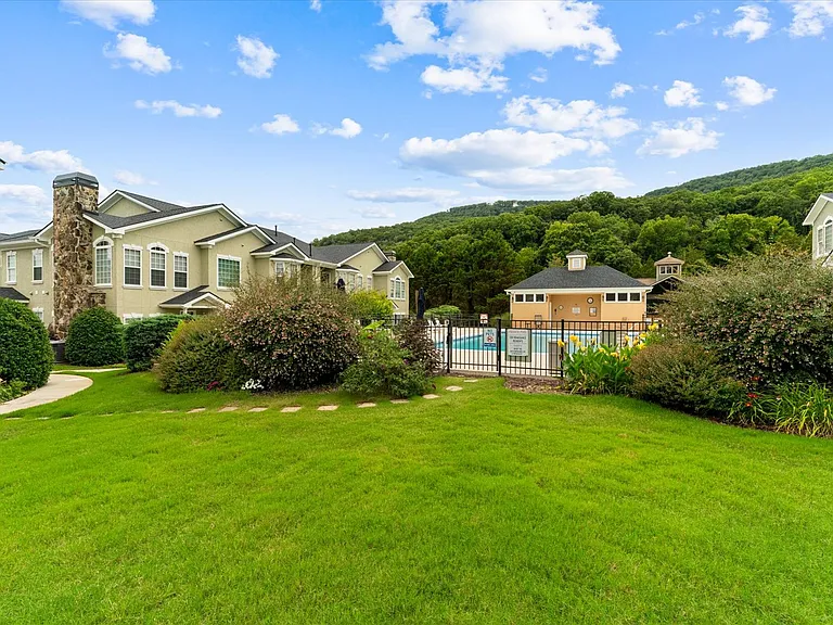 901 Renaissance Ct — Photo 32