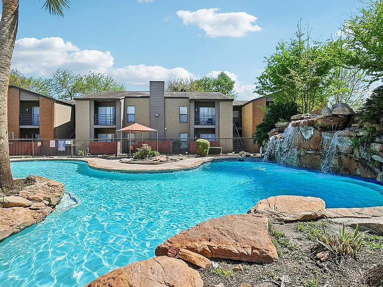 44-web-or-mls-Briar Forest Dr-1303-911