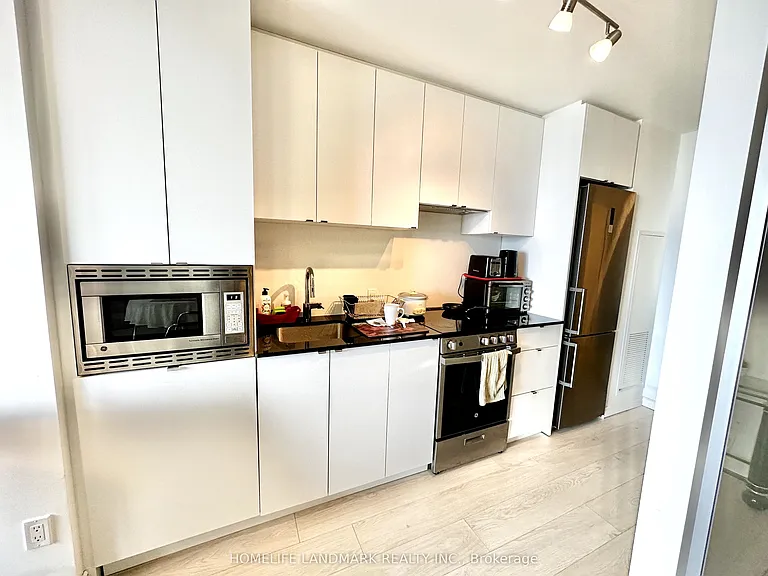 49 E Liberty St #706 — Photo 2