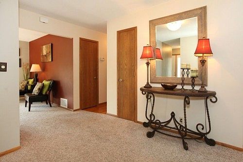 5th image of 601 Meadow Ln
