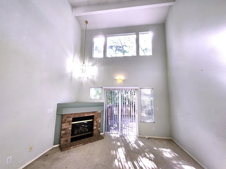 1598 Seasons Ln NW — Photo 5