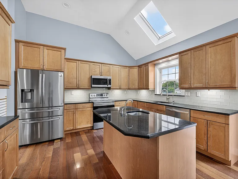 19 Hilltop Pl — Photo 6