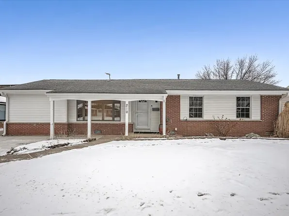 210 Brookhaven Dr, Elk Grove Village, IL 60007