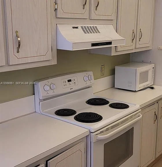 1300 Saint Charles Pl #L19 — Photo 27