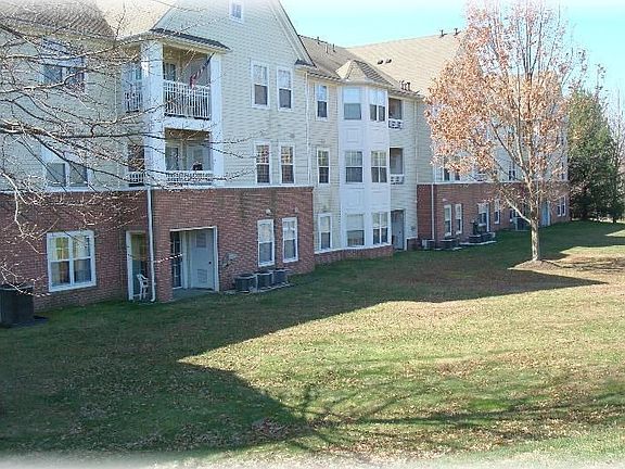 2nd image of 1310 Sheridan Pl Unit 108