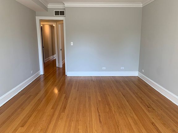 3rd image of 829-31 S Euclid Ave #2S